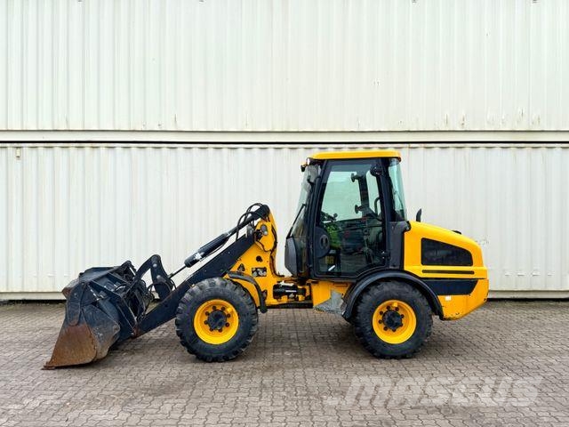 JCB 407 / 2018 BJ / 1.949 H / Klappschaufel Gumikerekes homlokrakodók