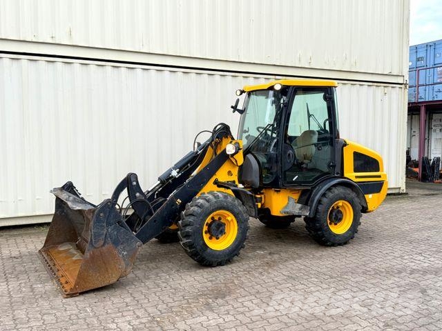 JCB 407 / 2018 BJ / 1.949 H / Klappschaufel Gumikerekes homlokrakodók
