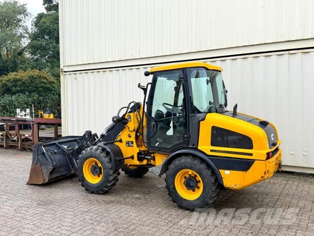 JCB 407 / 2018 BJ / 1.949 H / Klappschaufel Gumikerekes homlokrakodók