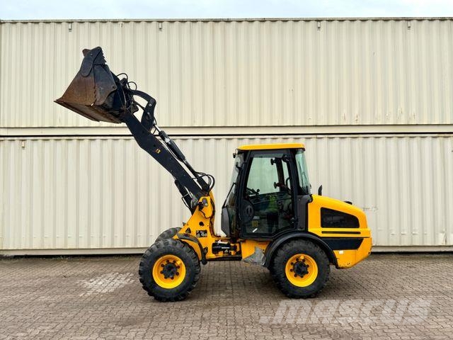 JCB 407 / 2018 BJ / 1.949 H / Klappschaufel Gumikerekes homlokrakodók