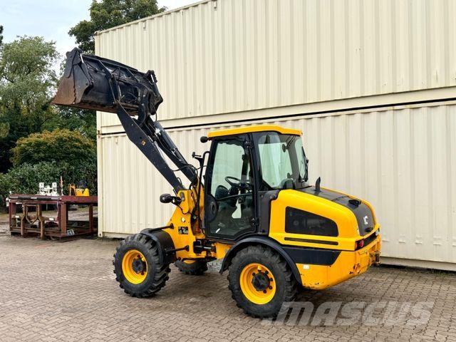 JCB 407 / 2018 BJ / 1.949 H / Klappschaufel Gumikerekes homlokrakodók