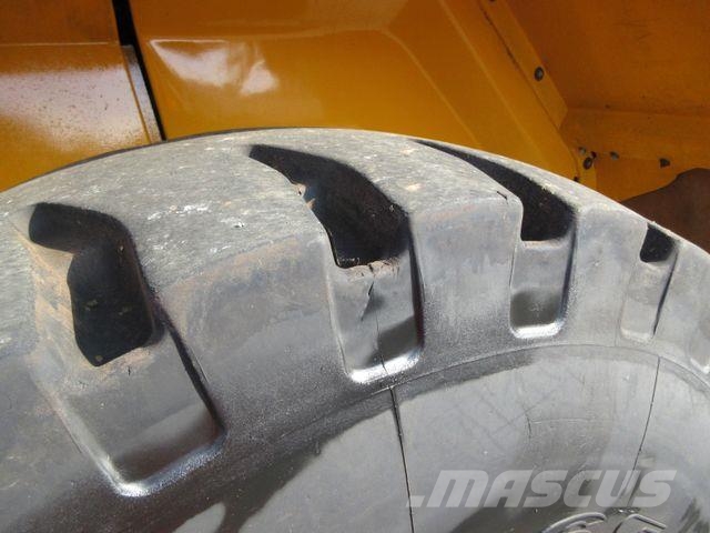 JCB 457 HT T4F Kolesni nakladalci