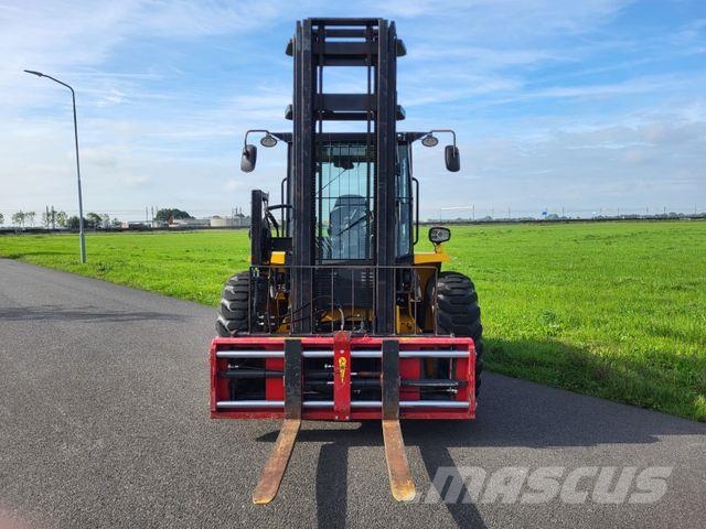 JCB 930 Terenski viličar