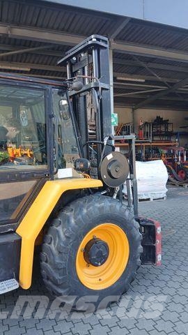 JCB 930 Terenski viličar