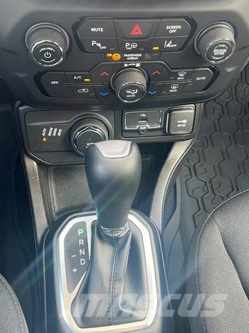 Jeep Renegade Limited 4WD mit Anhängerkupplung Kis teherszállító/Platós kocsi