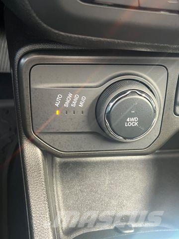Jeep Renegade Limited 4WD mit Anhängerkupplung Kis teherszállító/Platós kocsi