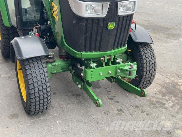 John Deere 3046 R 4x4 Hofschlepper *Verunfall* Traktorji
