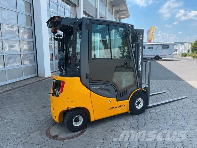 Jungheinrich DFG 316s / Triplex: 4.4m / 2.008h / Klima / SS شاحنات الديزل