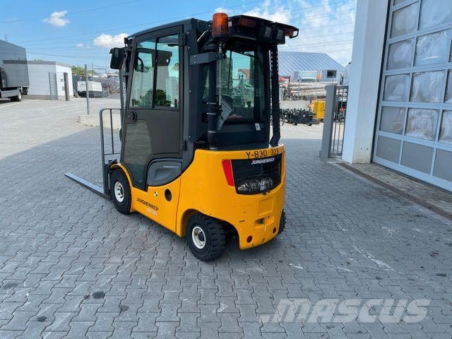 Jungheinrich DFG 316s / Triplex: 4.4m / 2.008h / Klima / SS شاحنات الديزل