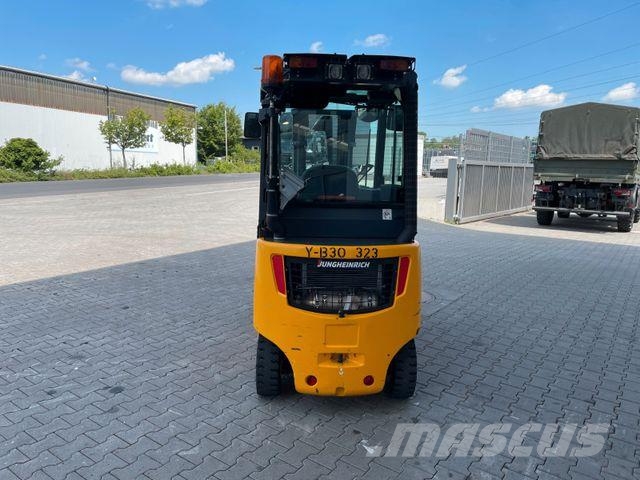 Jungheinrich DFG 316s / Triplex: 4.4m / 2.008h / Klima / SS شاحنات الديزل