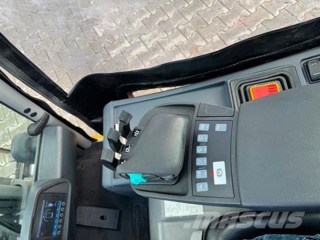 Jungheinrich EFG 215 / Triplex: 4.25m! / SS / nur 3.092h! Electric forklifts