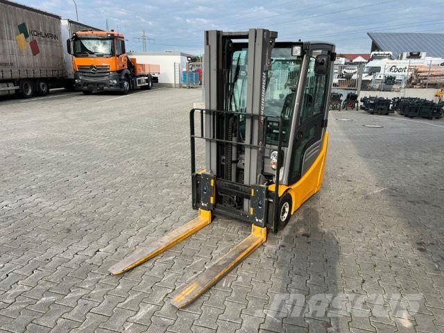 Jungheinrich EFG 215 / Triplex: 4.25m! / SS / 4.029h Electric forklifts