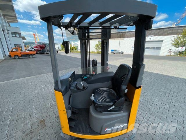 Jungheinrich ETV C16 / Triplex 5.72m / SS / nur 2.953h / 2016 Ретрак/ Високоповдигач с изместване на вилката напред