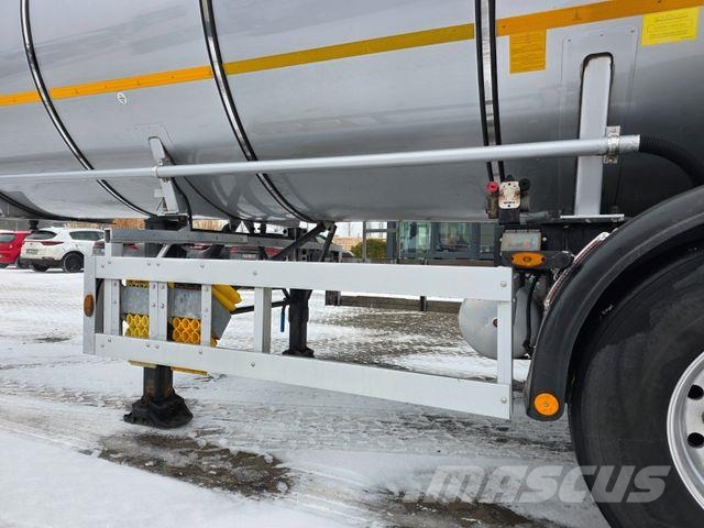 Kässbohrer STB / Lift / Alu/ ADR AT FL / 32.0 / BITUMEN Semi-trailer med Tank