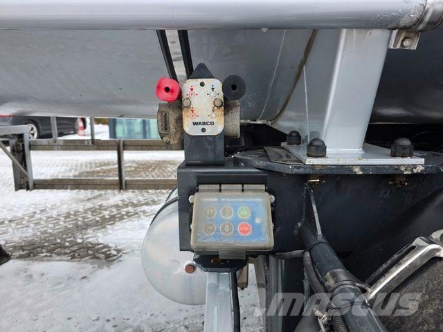 Kässbohrer STB / Lift / Alu/ ADR AT FL / 32.0 / BITUMEN Semi-trailer med Tank