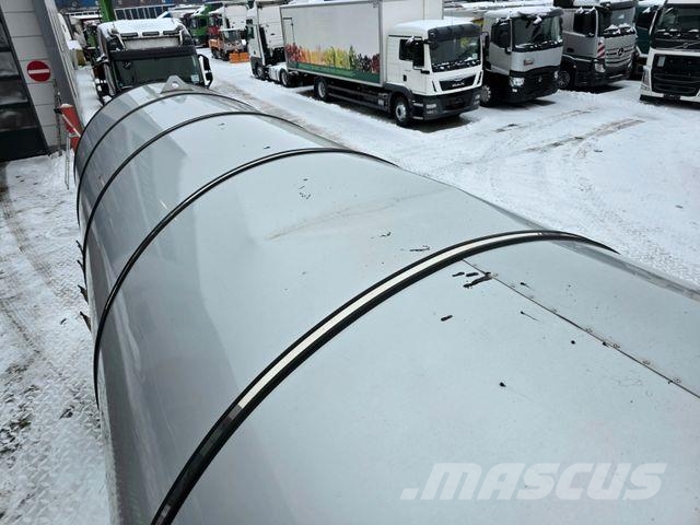 Kässbohrer STB / Lift / Alu/ ADR AT FL / 32.0 / BITUMEN Semi-trailer med Tank
