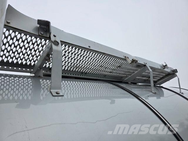 Kässbohrer STB / Liftachse / Alu-Felgen / ADR AT FL / 32.0 Tankauflieger
