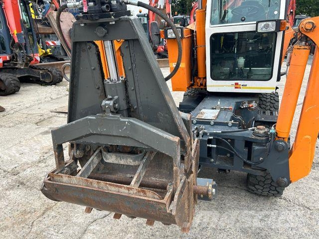 Kiefer Boki 4551 / 4x4x4 / Friedhofsbagger Wielgraafmachines