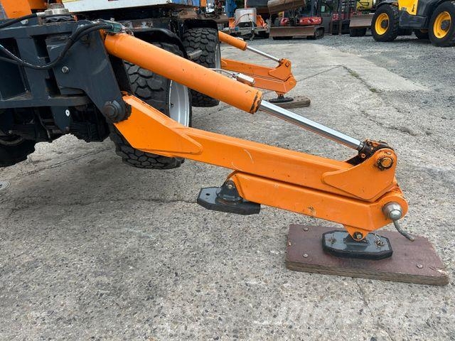 Kiefer Boki 4551 / 4x4x4 / Friedhofsbagger Wielgraafmachines