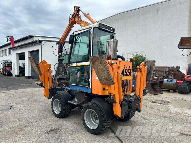 Kiefer Boki 4551 / 4x4x4 / Friedhofsbagger Wielgraafmachines