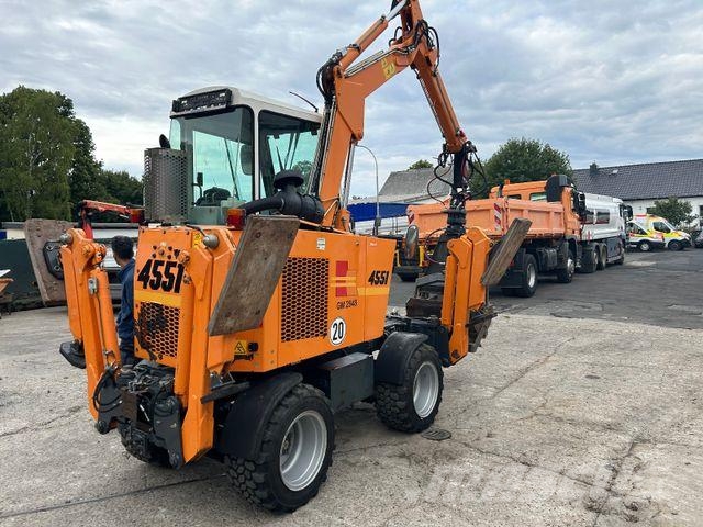 Kiefer Boki 4551 / 4x4x4 / Friedhofsbagger Wielgraafmachines