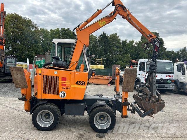 Kiefer Boki 4551 / 4x4x4 / Friedhofsbagger Wielgraafmachines