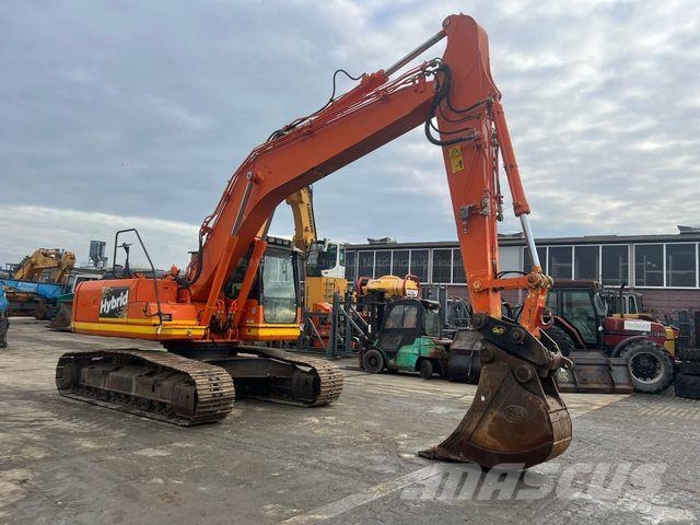 Komatsu HB 215 LC-1 حفارات زحافة