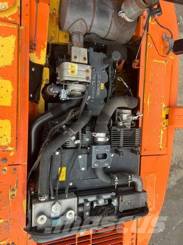Komatsu HB 215 LC-1 حفارات زحافة