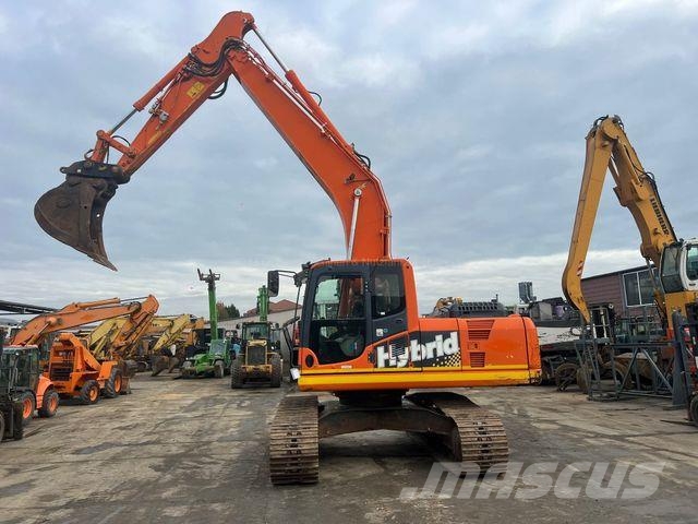 Komatsu HB 215 LC-1 حفارات زحافة