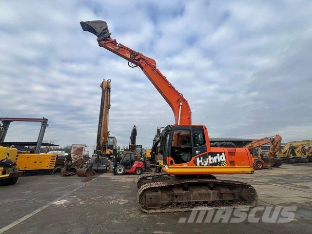 Komatsu HB 215 LC-1 حفارات زحافة