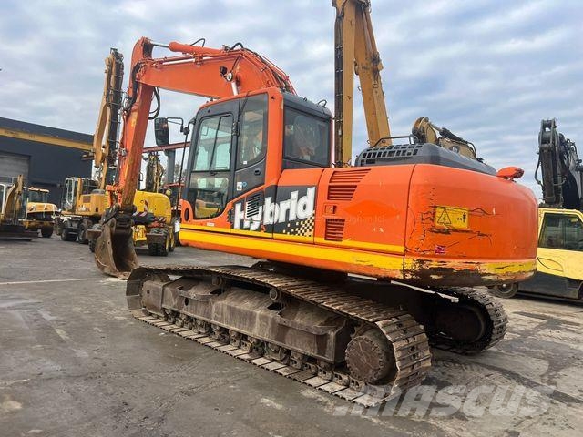 Komatsu HB 215 LC-1 حفارات زحافة