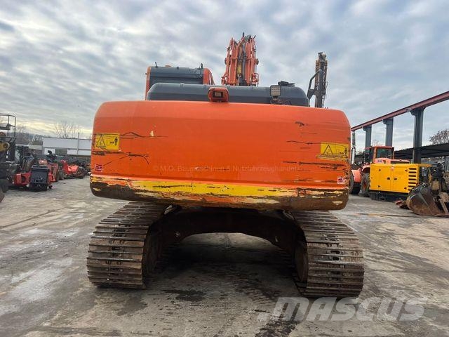 Komatsu HB 215 LC-1 حفارات زحافة