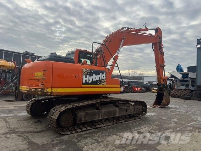 Komatsu HB 215 LC-1 حفارات زحافة