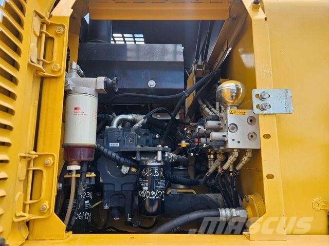 Komatsu PW 148 - 8 *2017*CE*6.941 h*Schild*Pratze*Löffel حفارات بعجل