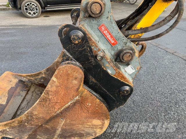 Komatsu PW180-10 Mobilbagger OilQuick Löffel Gumikerekes kotrók