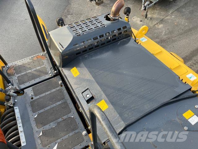 Komatsu PW180-10 Mobilbagger OilQuick Löffel Gumikerekes kotrók