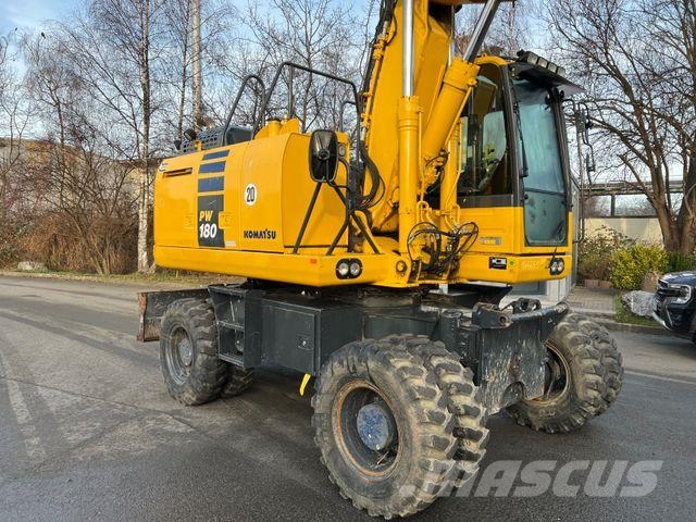 Komatsu PW180-10 Mobilbagger OilQuick Löffel Gumikerekes kotrók