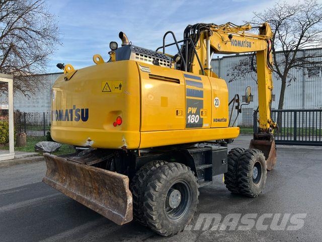 Komatsu PW180-10 Mobilbagger OilQuick Löffel Gumikerekes kotrók