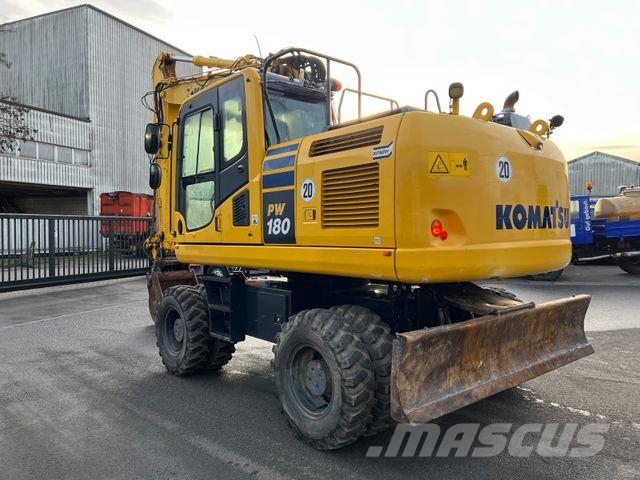 Komatsu PW180-10 Mobilbagger OilQuick Löffel Gumikerekes kotrók