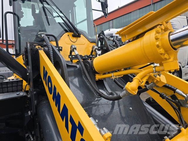 Komatsu WA 200 * WENIG BELASTET * TOP * NEUE REIFEN Wheel loaders