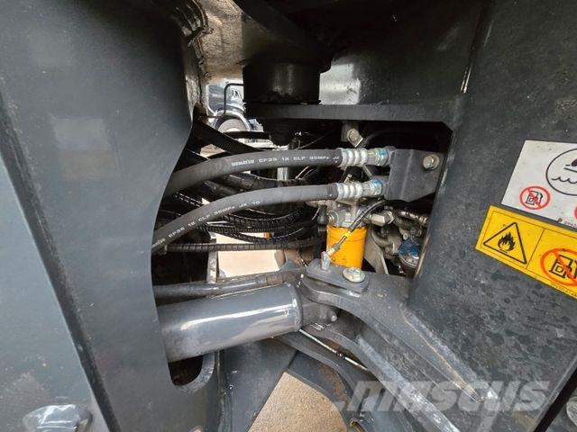 Komatsu WA 200 * WENIG BELASTET * TOP * NEUE REIFEN Wheel loaders