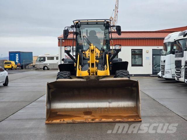 Komatsu WA 200 * WENIG BELASTET * TOP * NEUE REIFEN Wheel loaders