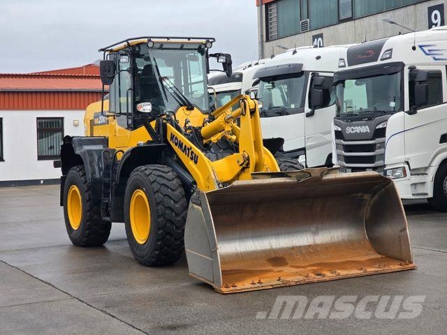 Komatsu WA 200 * WENIG BELASTET * TOP * NEUE REIFEN Wheel loaders
