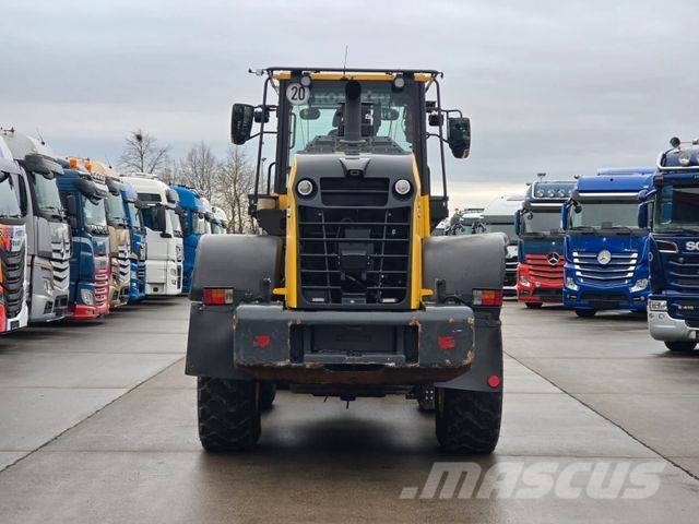 Komatsu WA 200 * WENIG BELASTET * TOP * NEUE REIFEN Wheel loaders
