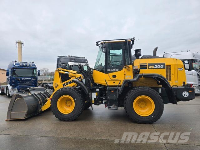 Komatsu WA 200 * WENIG BELASTET * TOP * NEUE REIFEN Wheel loaders