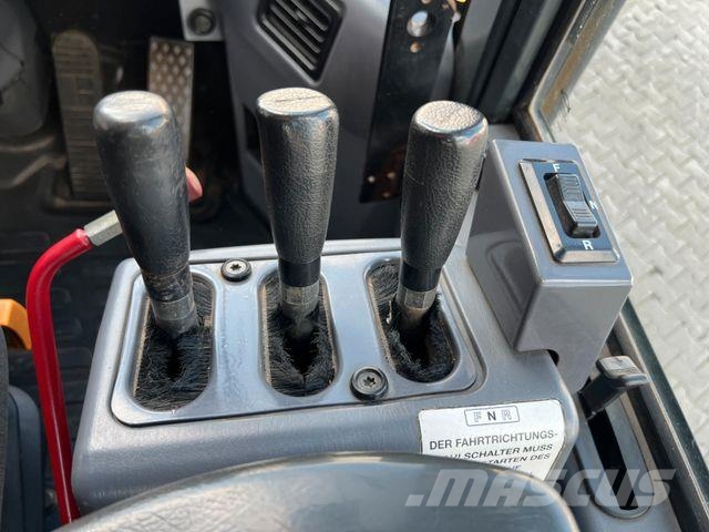 Komatsu WA 250 PT - 5H / 12.390h / Kolesové nakladače