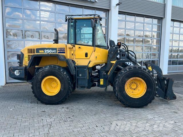 Komatsu WA 250 PT - 5H / 12.390h / Kolesové nakladače