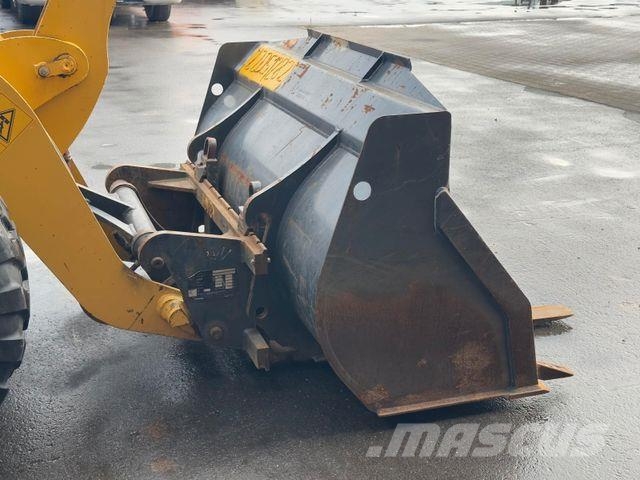Komatsu WA70-6 Radlader inkl. Gabel Schaufel 2013 45kW Pale gommate
