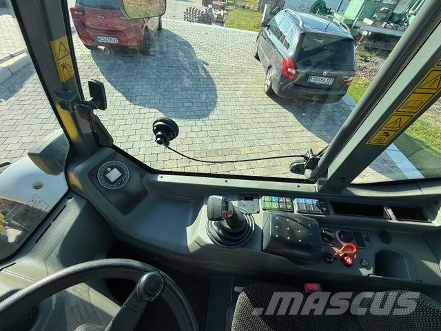 Kramer 5085 mit Schaufel und Gabel Iekrāvēji uz riteņiem