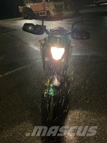 KTM 690 DUKE Otros camiones